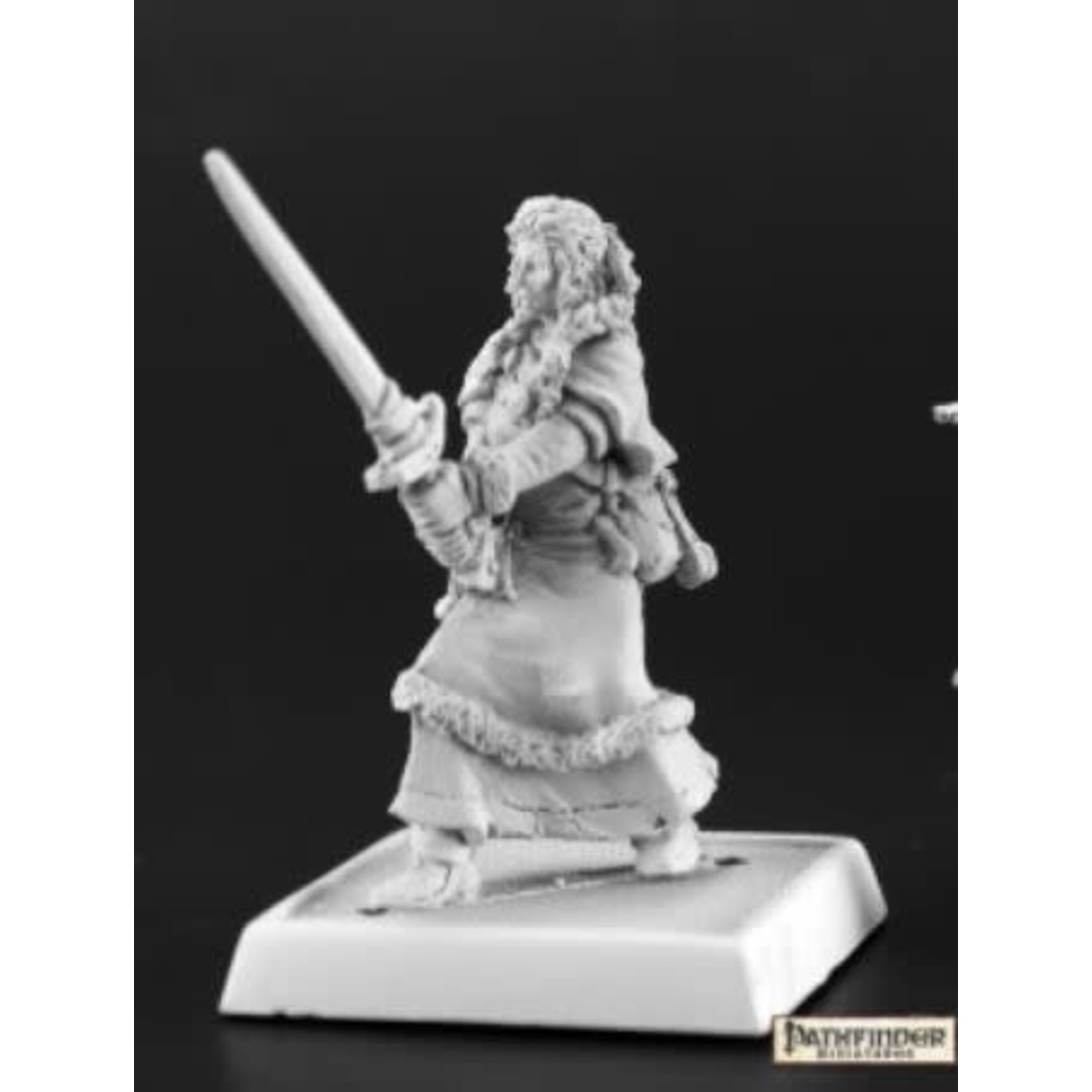 Reaper Reaper (Metal) Pathfinder Miniatures 60167 Hestrig, Female Fighter (1)