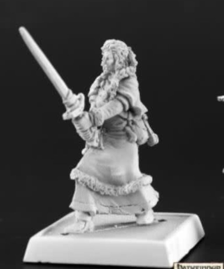 Reaper Reaper (Metal) Pathfinder Miniatures 60167 Hestrig, Female Fighter (1)