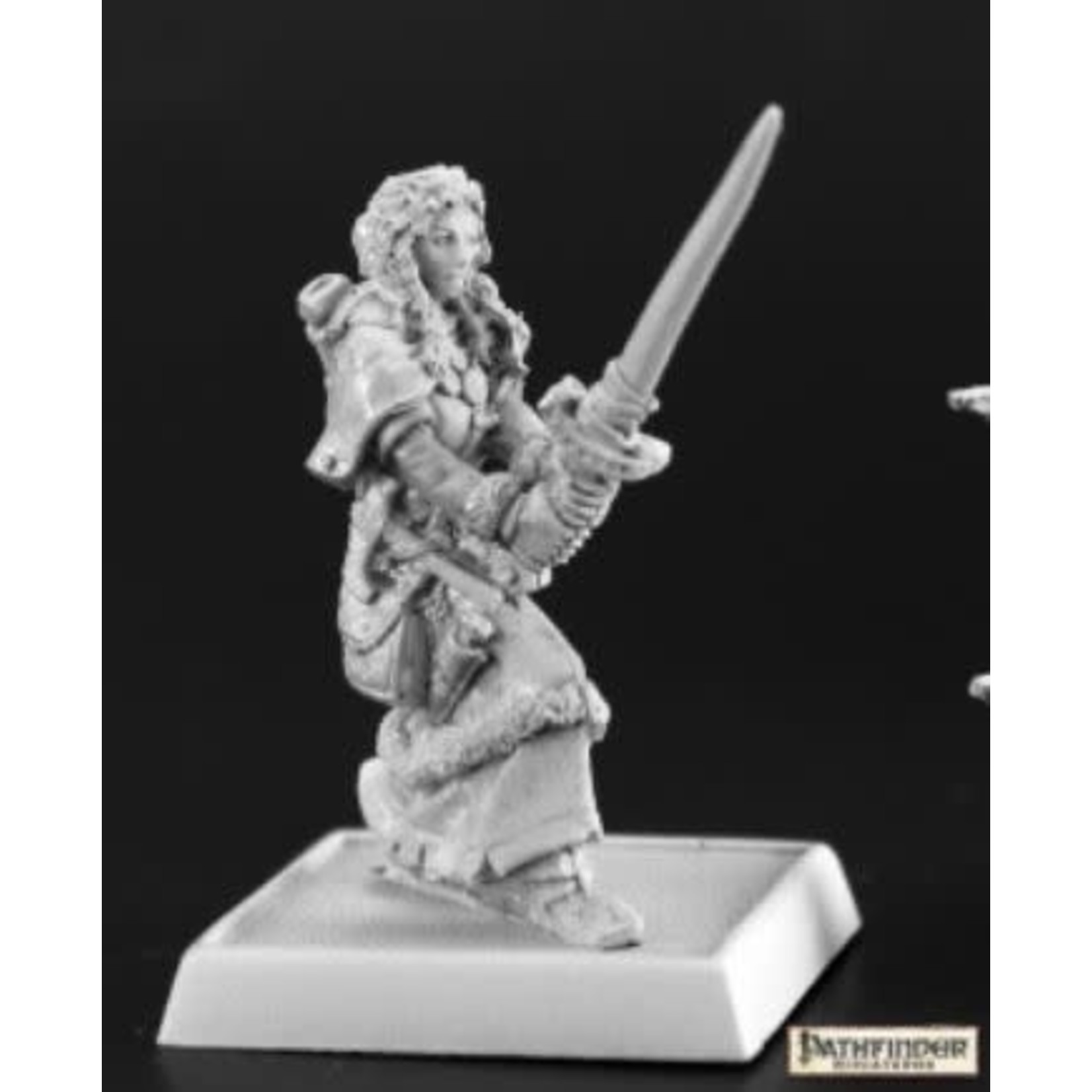 Reaper Reaper (Metal) Pathfinder Miniatures 60167 Hestrig, Female Fighter (1)