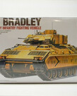 Academy Academy: 1/35 M2 Bradley US Army Infantry Fighting Vehicle