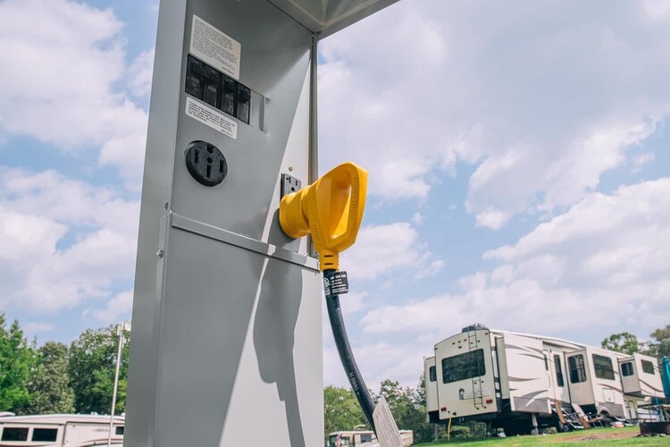 Camco 15M-30F Electrical Adapter CSA Carded