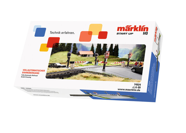 Märklin Märklin 74924 C-Track Railroad Grade Crossing