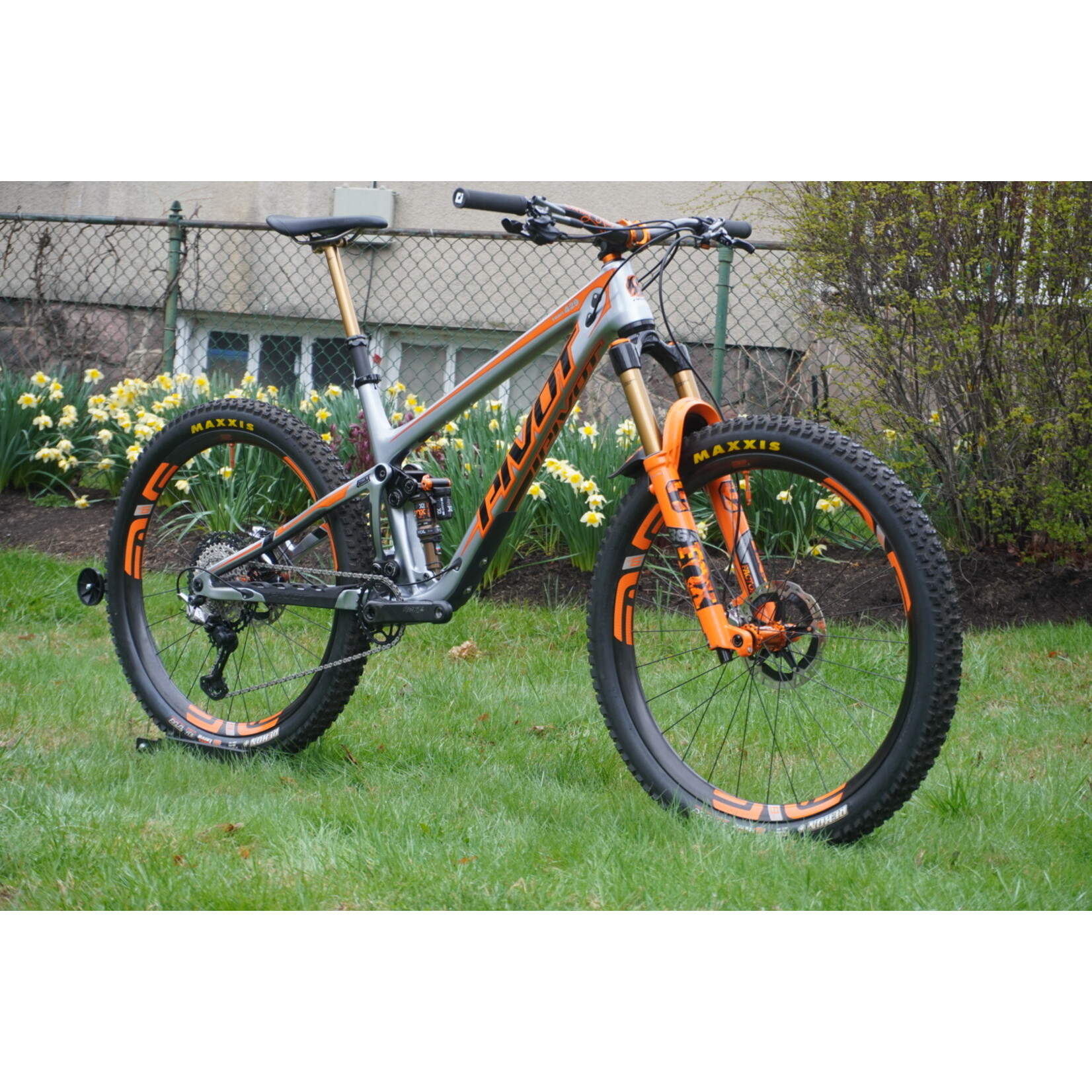 2022 Pivot Mach 429 Enduro Large Custom (pre-owned)
