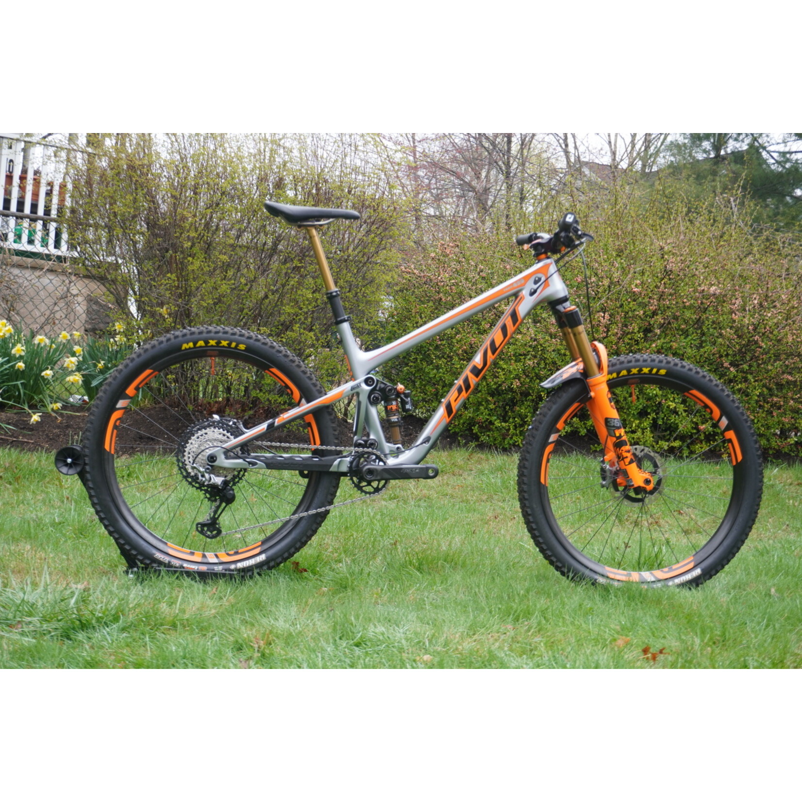 2022 Pivot Mach 429 Enduro Large Custom (pre-owned)