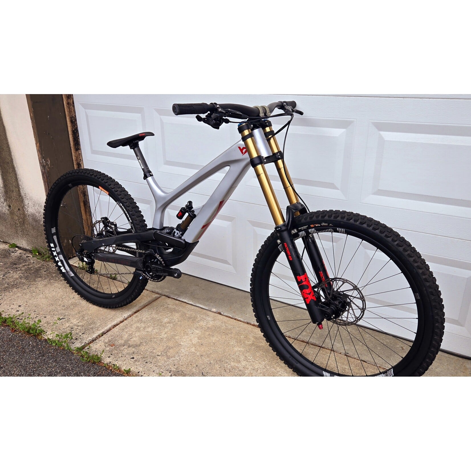 YT 2020 YT Tues Pro Race Size Large