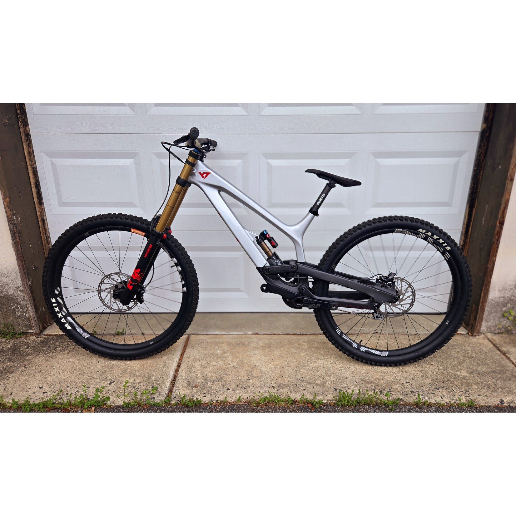 YT 2020 YT Tues Pro Race Size Large