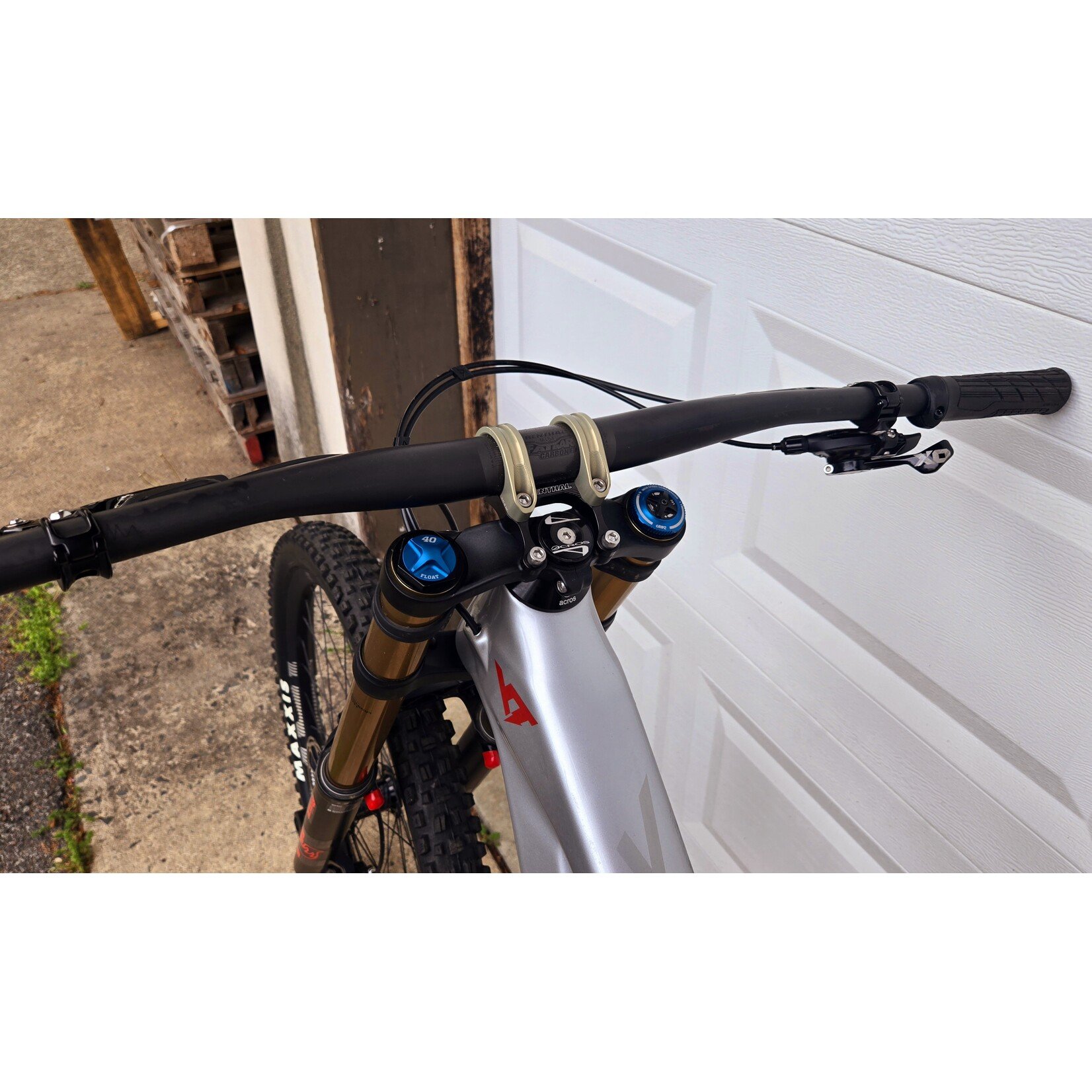 YT 2020 YT Tues Pro Race Size Large