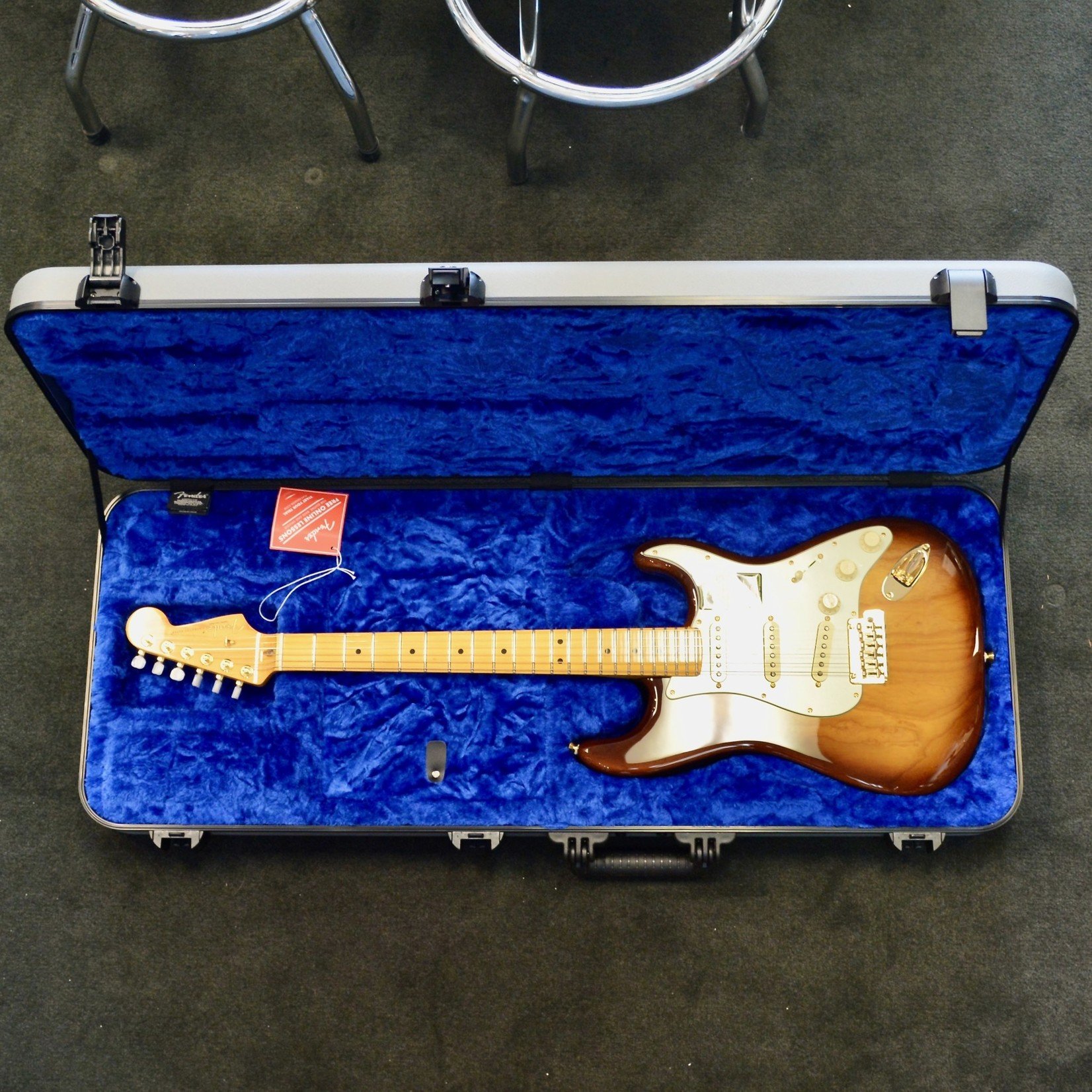 Fender Fender 75th Anniversary Commemorative Stratocaster®, Maple Fingerboard, 2-Color Bourbon Burst