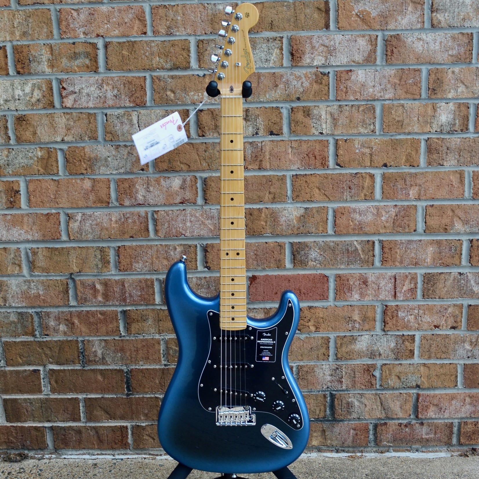 Fender Fender American Professional II Stratocaster®, Maple Fingerboard, Dark Night