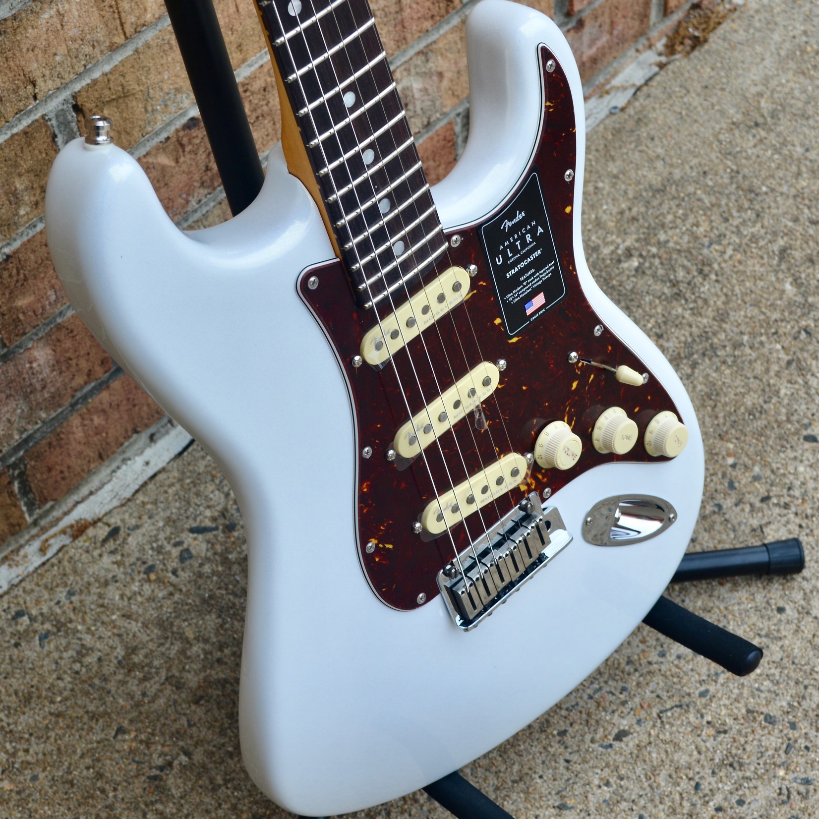 fender ultra white