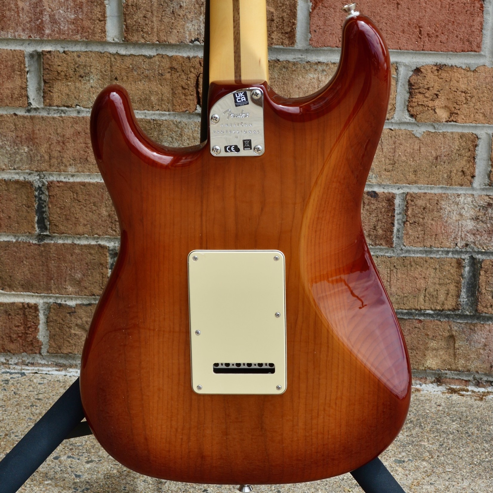 Fender Fender American Professional II Stratocaster®, Maple Fingerboard, Sienna Sunburst