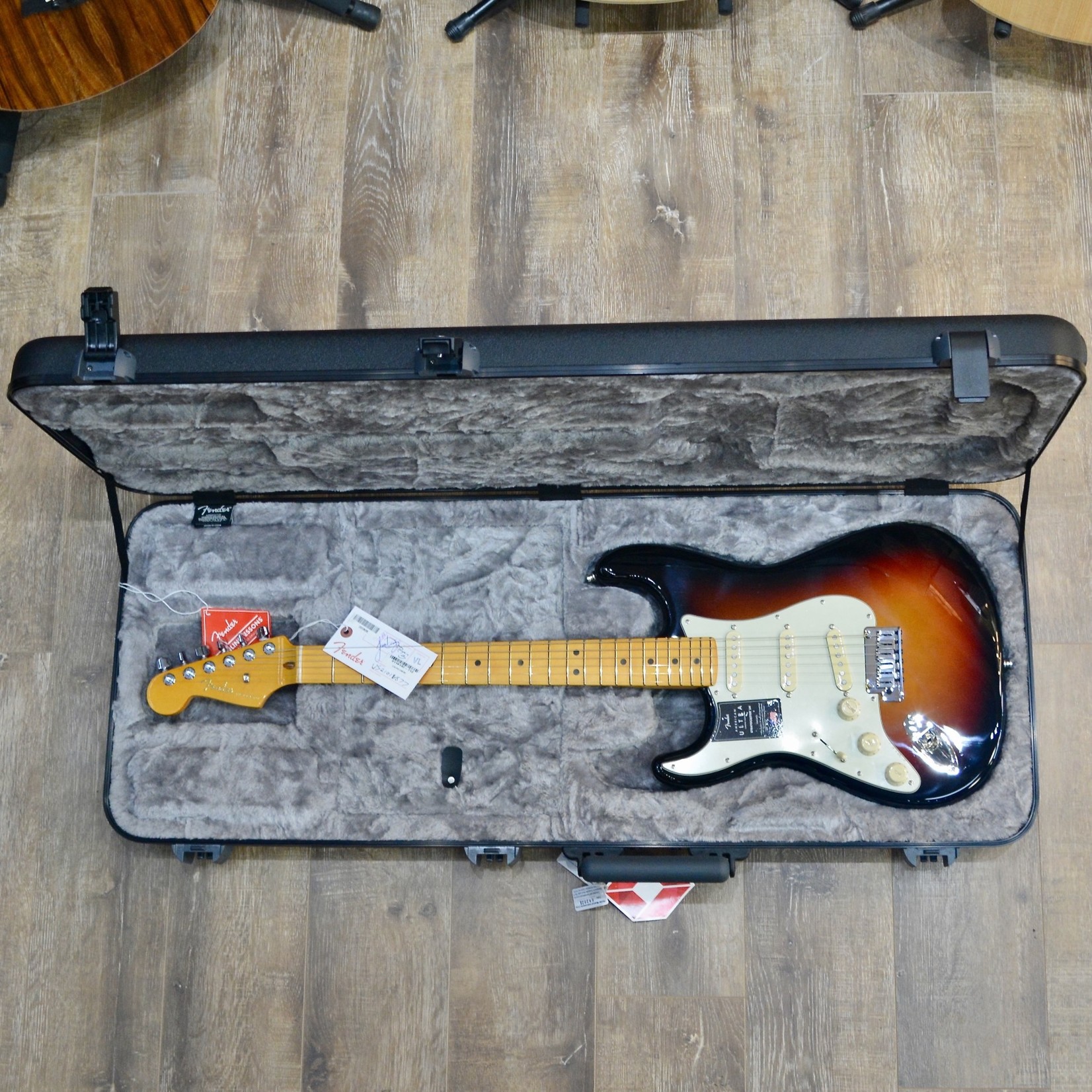 Fender Fender American Ultra Stratocaster® Left-Hand, Maple Fingerboard, Ultraburst