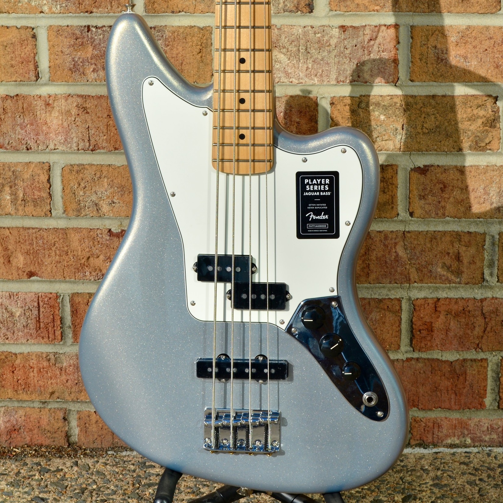 Fender Player Jaguar® Bass, Maple Fingerboard, Silver Matt's Guitars