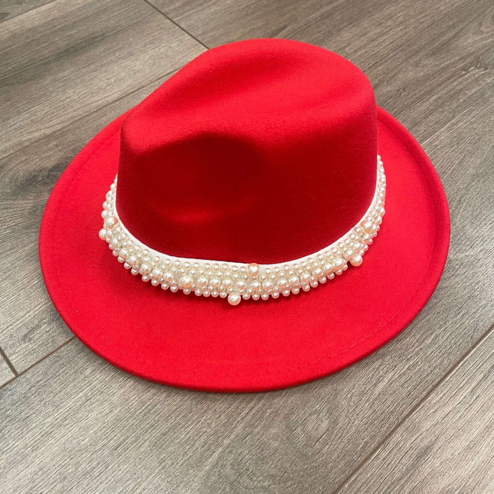 ΔΣΘ W Red Hat with Pearls (I2)