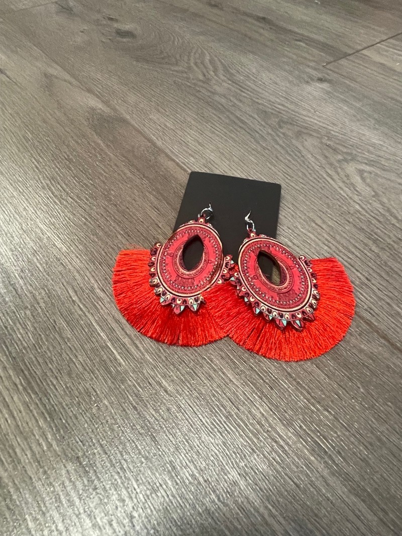 W Red Fan Earrings