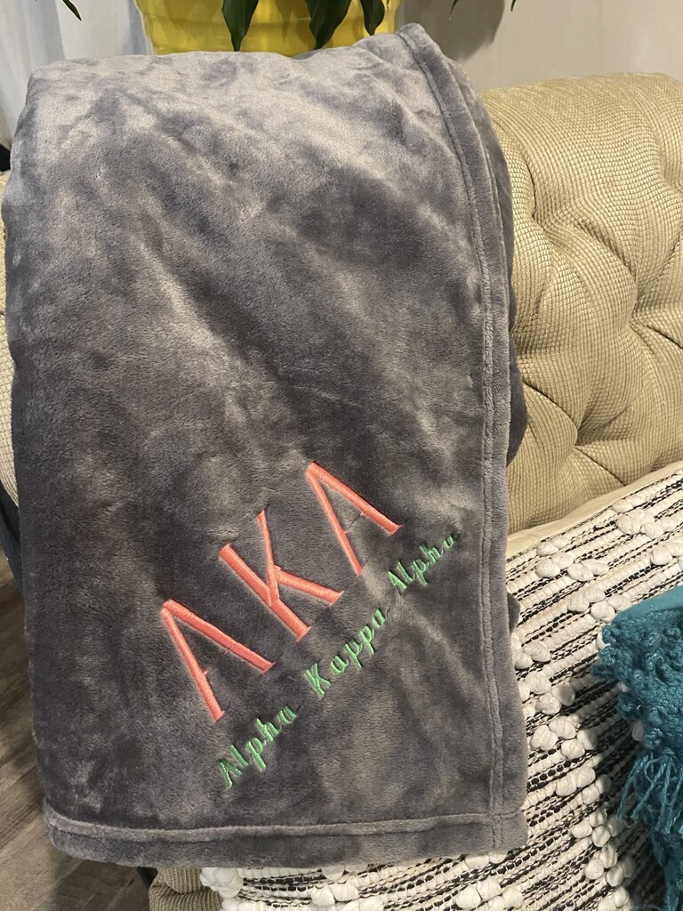 ΑΚΑ Grey Throw