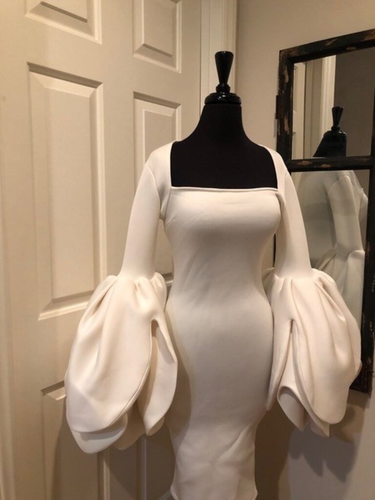 ΔΣΘ DST White Blossom Sleeve Dress (SM) 2025