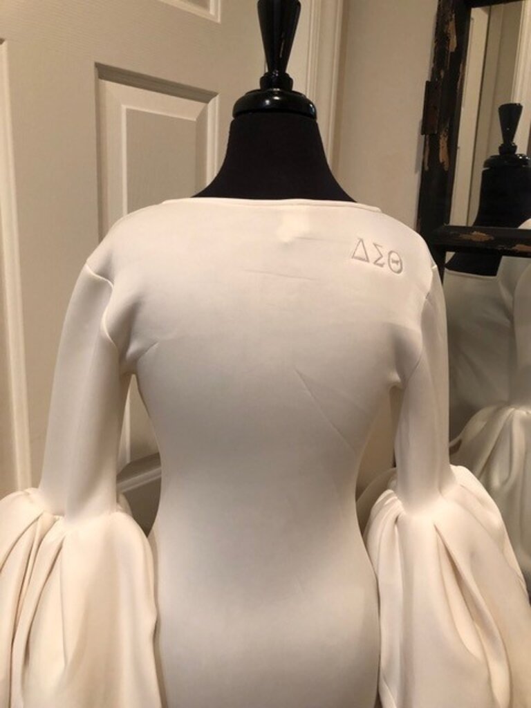 ΔΣΘ DST White Blossom Sleeve Dress (SM) 2025
