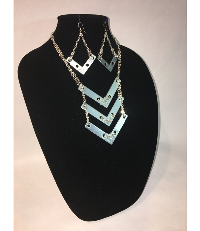 W Metal Chevron Necklace earring set
