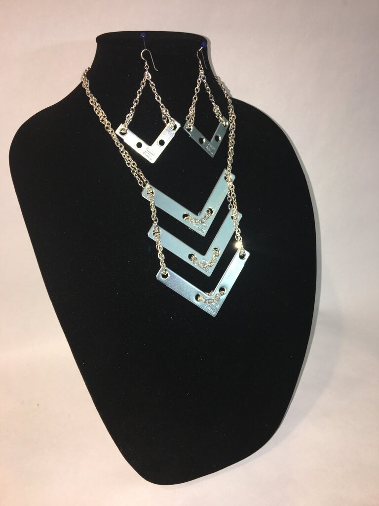 W Metal Chevron Necklace earring set