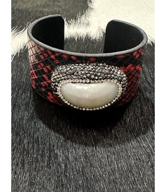 W Red and Black Bracelet With Pearl