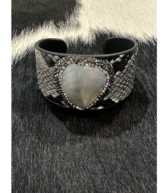 W Silver and Black Bracelet With White Pearl