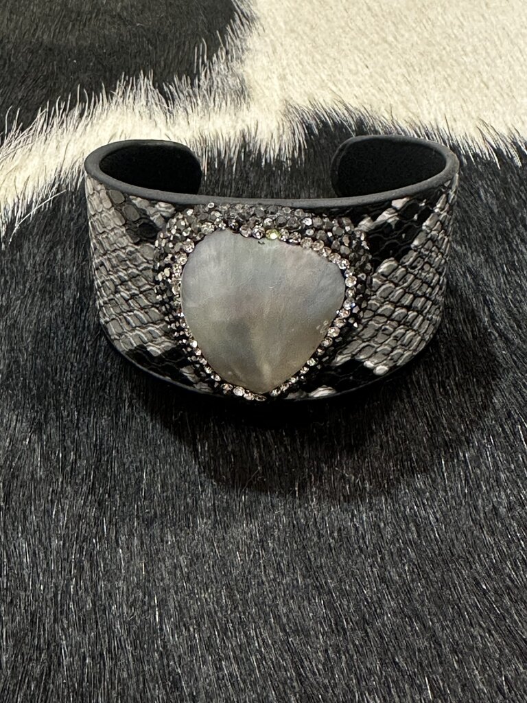 W Silver and Black Bracelet With White Pearl