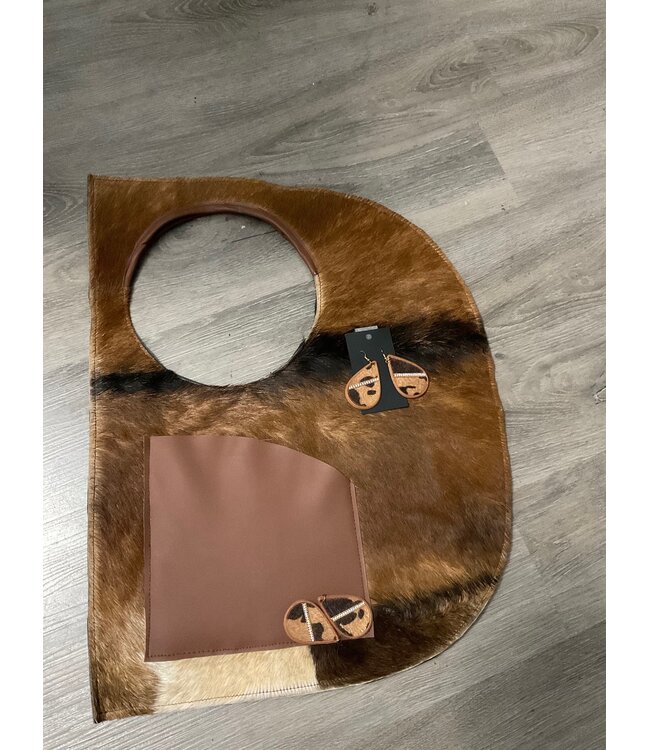 W Brown Cowhide Signature D Bag w/Pouch & Earrings (FA25)