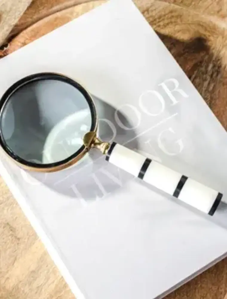 9" Resin Handle Magnifying Glass