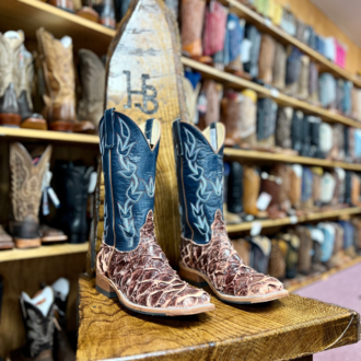 Anderson Bean Anderson Bean Rusty Barn Big Bass