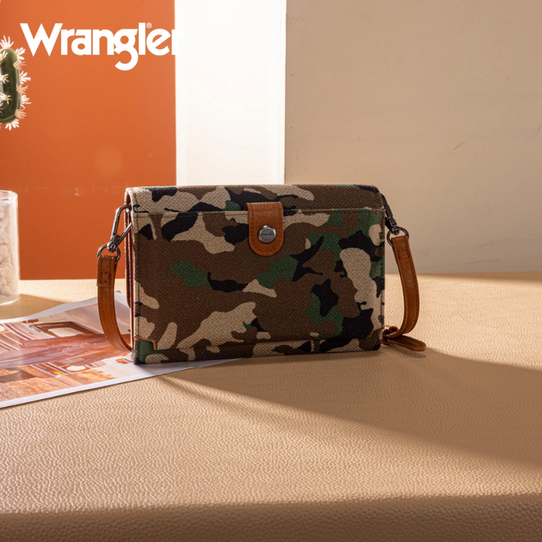 Wrangler Wrangler Camo Print Clutch/Crossbody - Green