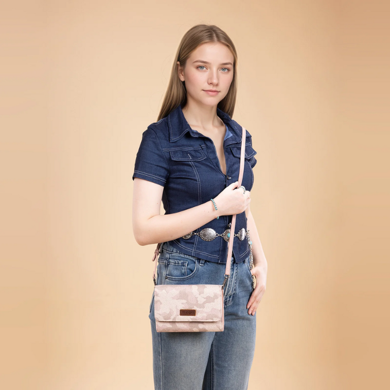 Wrangler Wrangler Camo Print Clutch/Crossbody - Pink