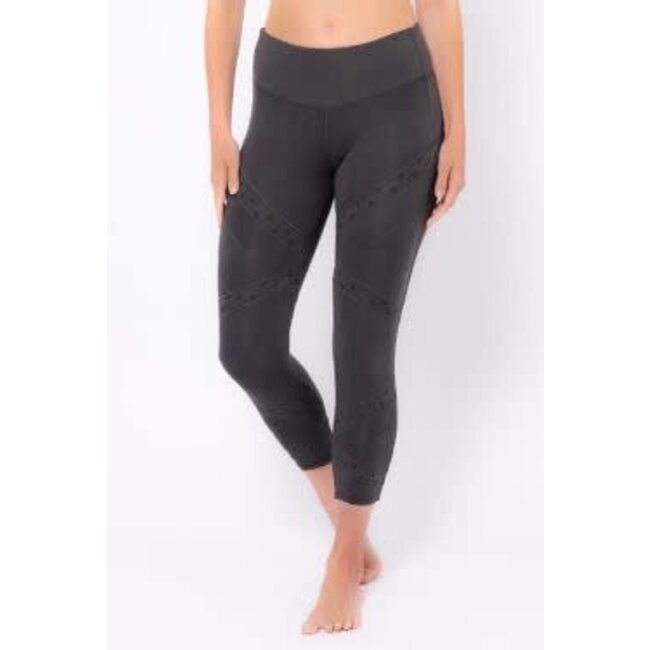 Nomads Symmetry Capris