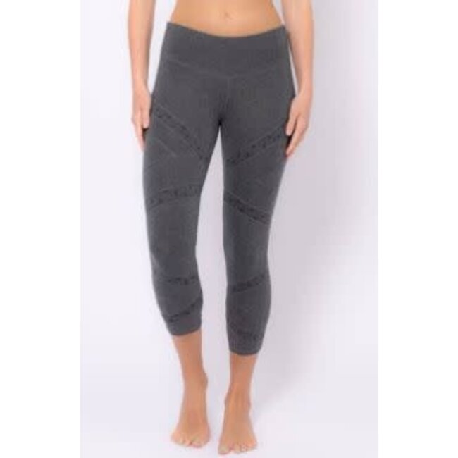 Nomads Symmetry Capris