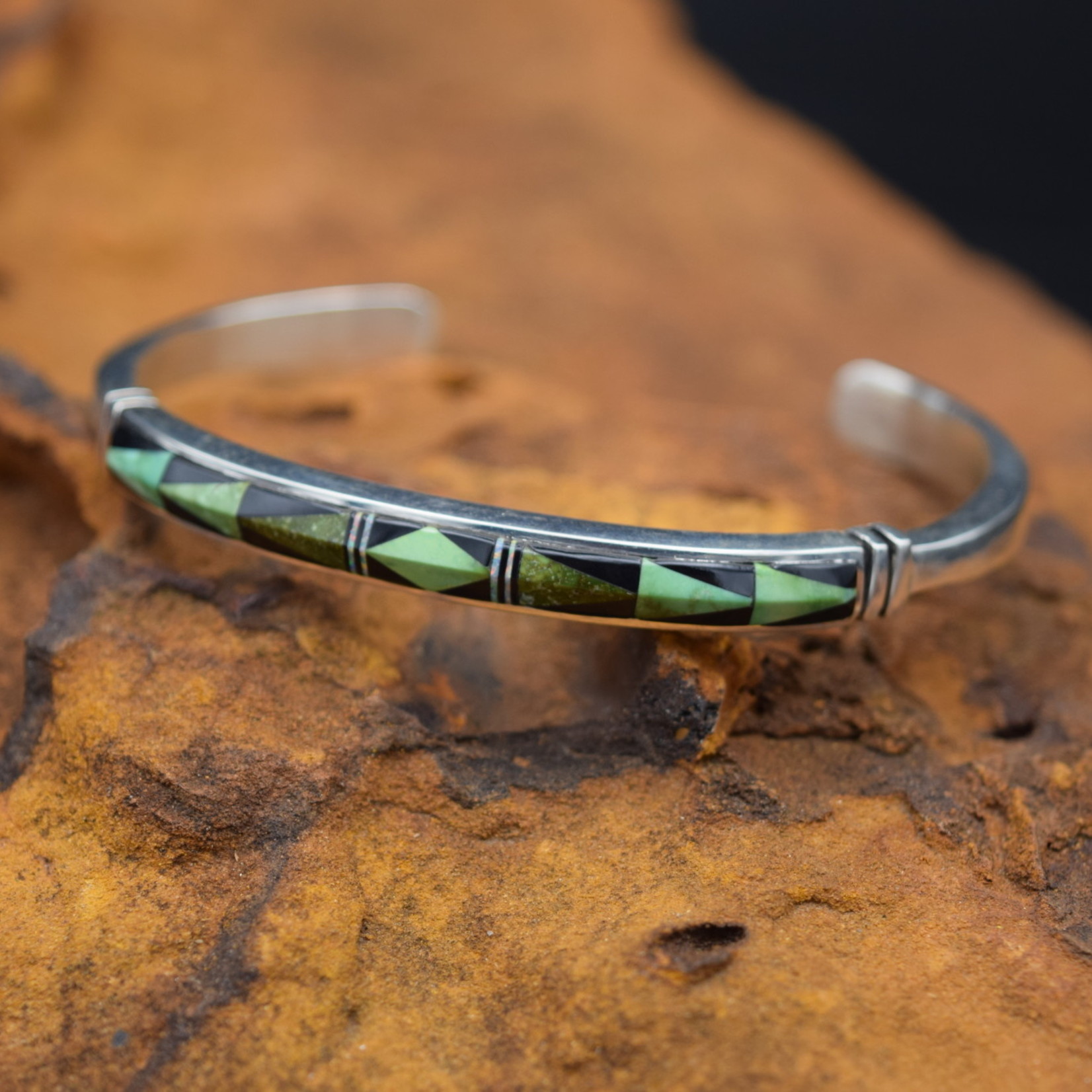 BLACK/GREEN INLAY CUFF (Size: 6.25")