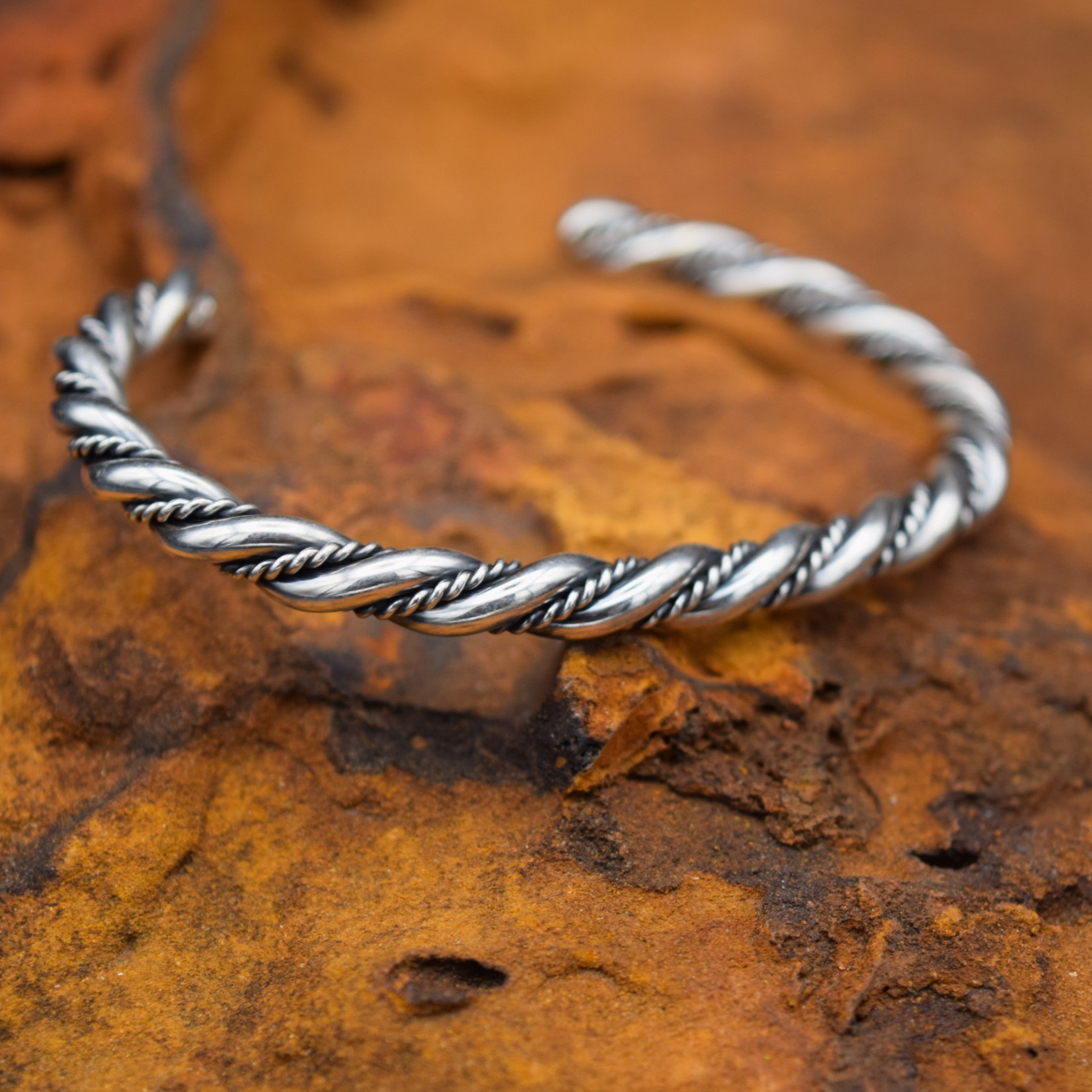 BRAIDED TWIST SILVER CUFF (6")