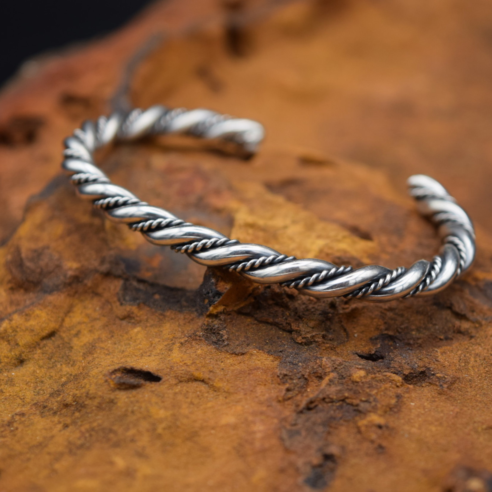 BRAIDED TWIST SILVER CUFF (6")