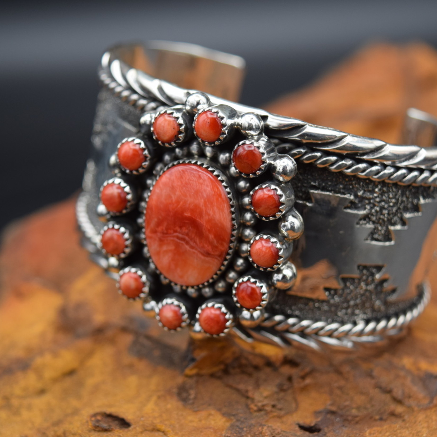 RED SPINY CUFF (6.75")