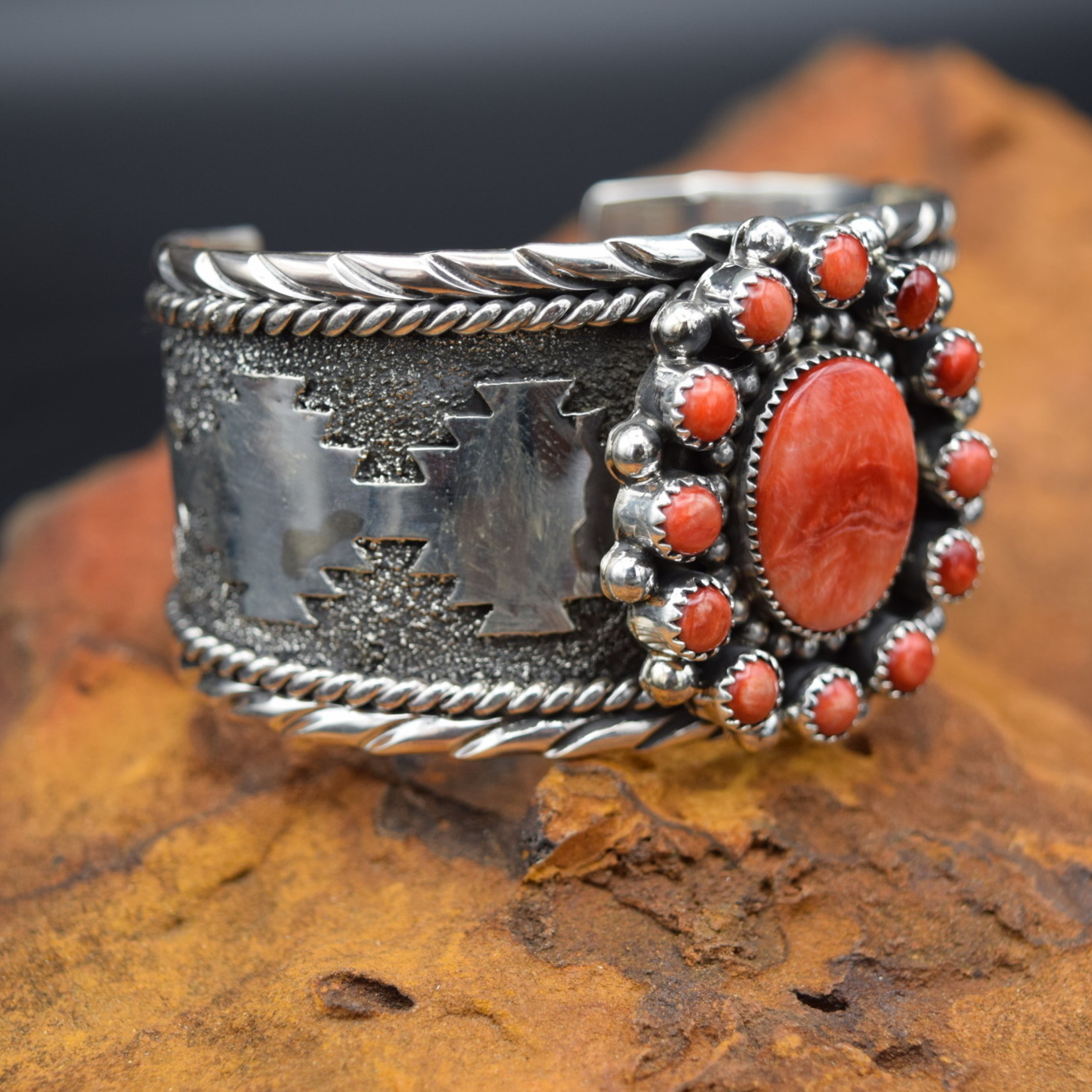 RED SPINY CUFF (6.75")