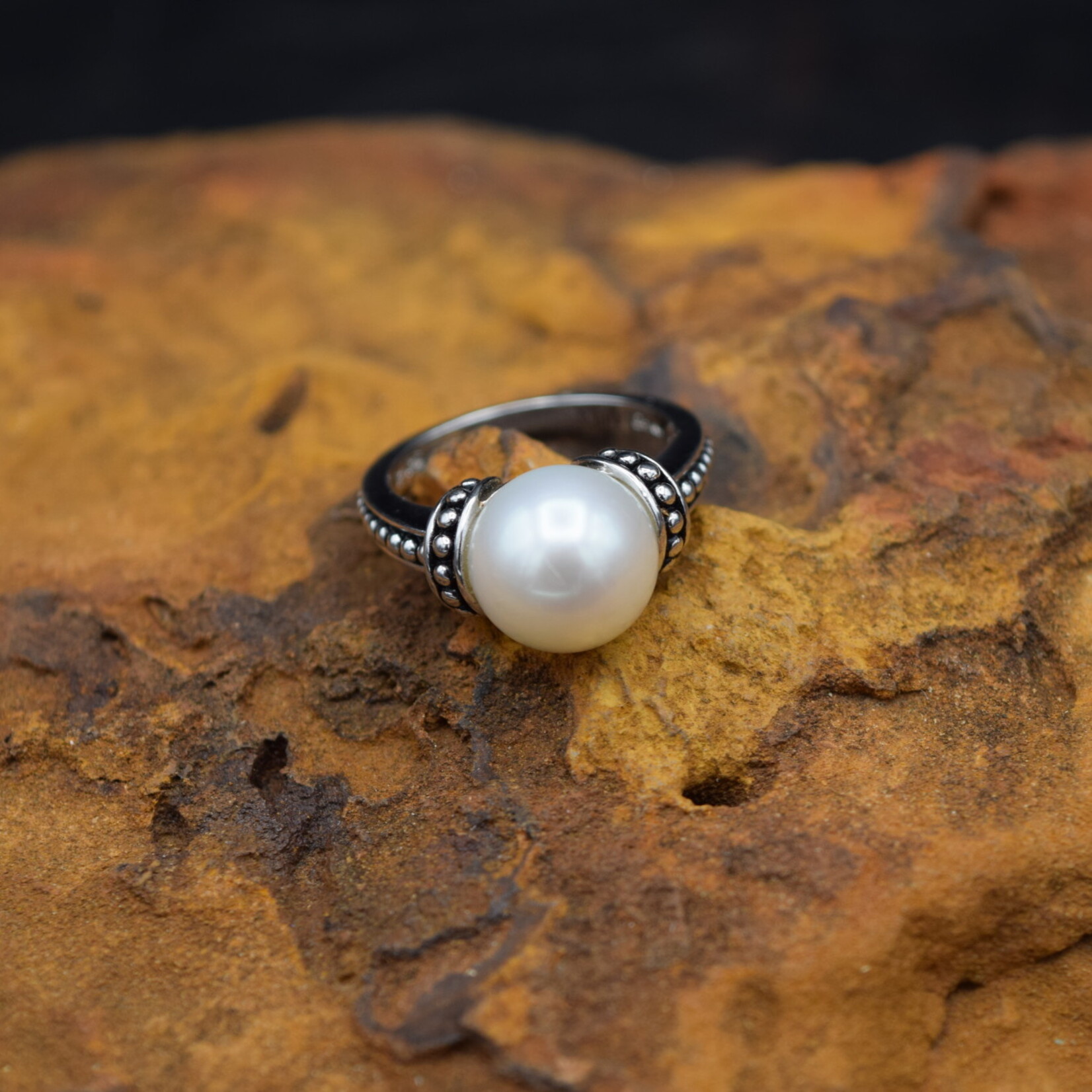 MOTHER OF PEARL RING [Size: 7]