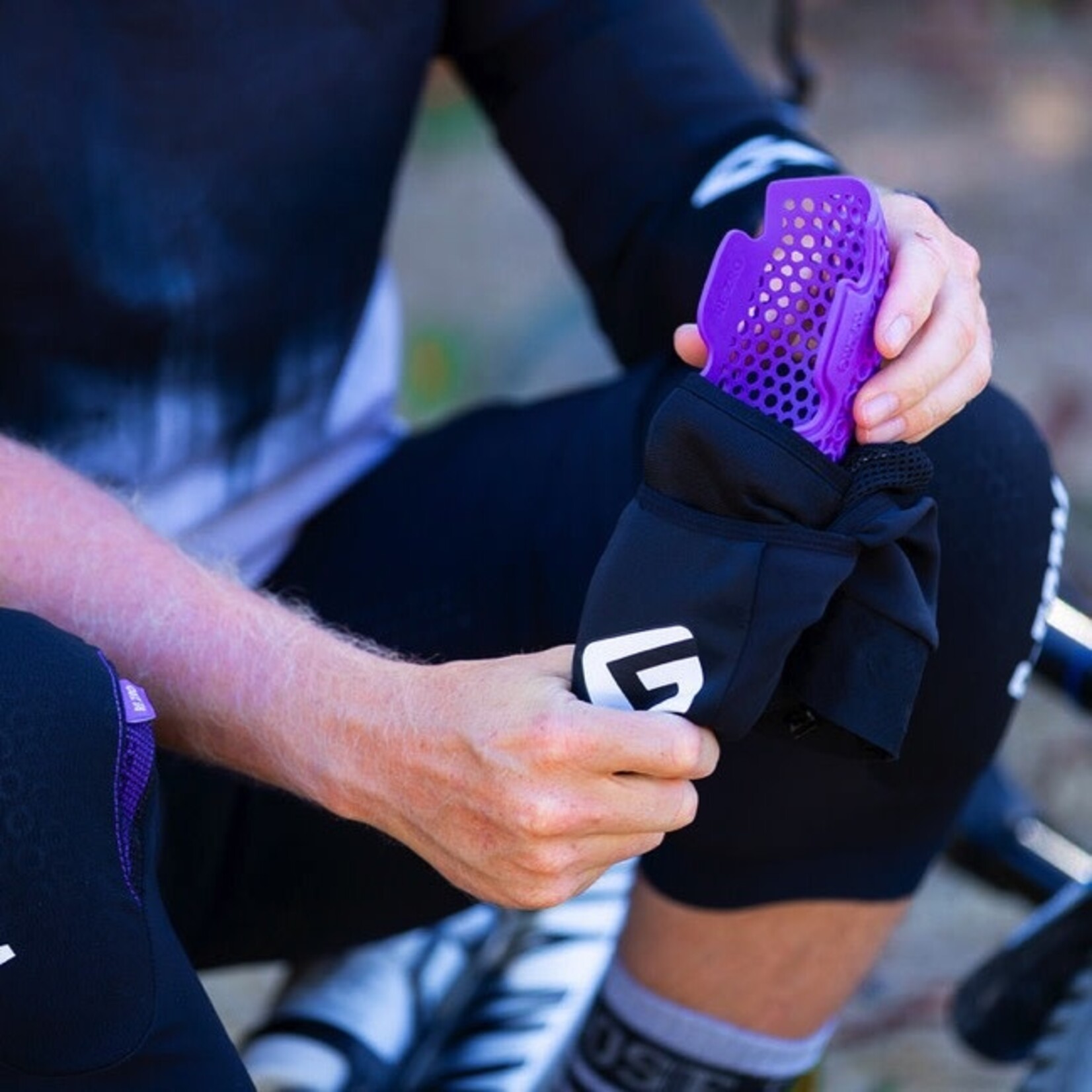 G-FORM G-Form Terra Knee Guard - M