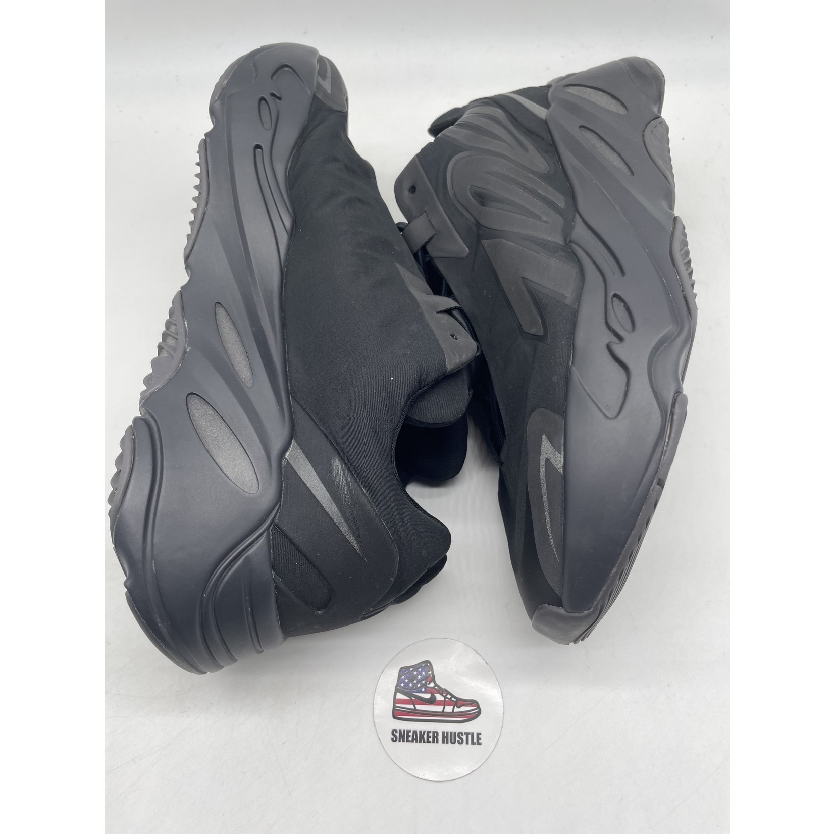 Adidas adidas Yeezy Boost 700 MNVN Triple Black