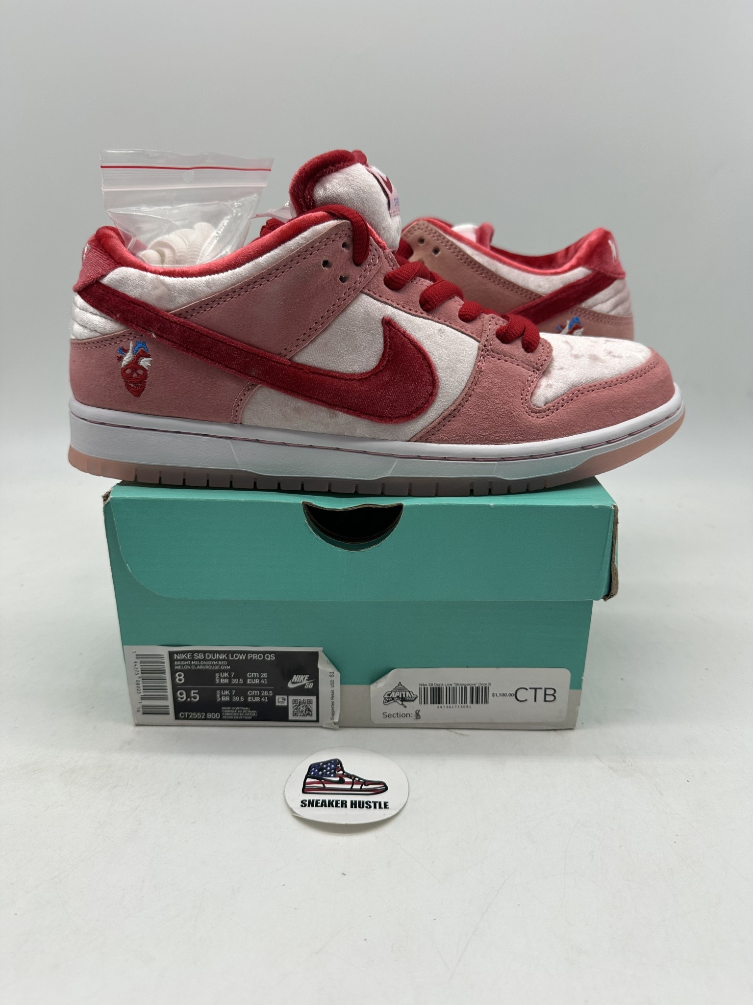 Nike SB Dunk Low StrangeLove Skateboards (Regular Box Nike SB Dunk Low StrangeLove Skateboards (Regular Box