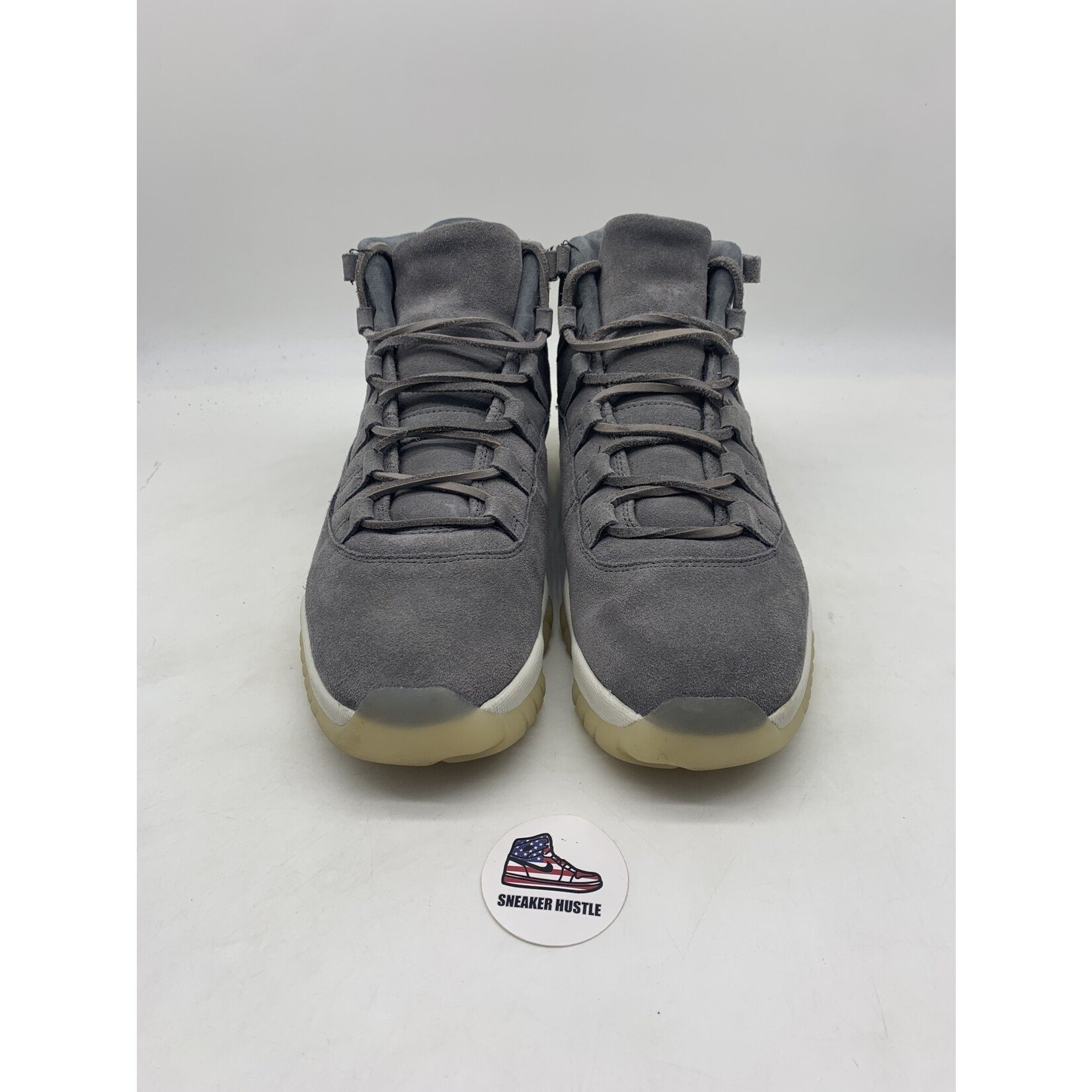 Air Jordan Jordan 11 Retro Pinnacle Grey Suede