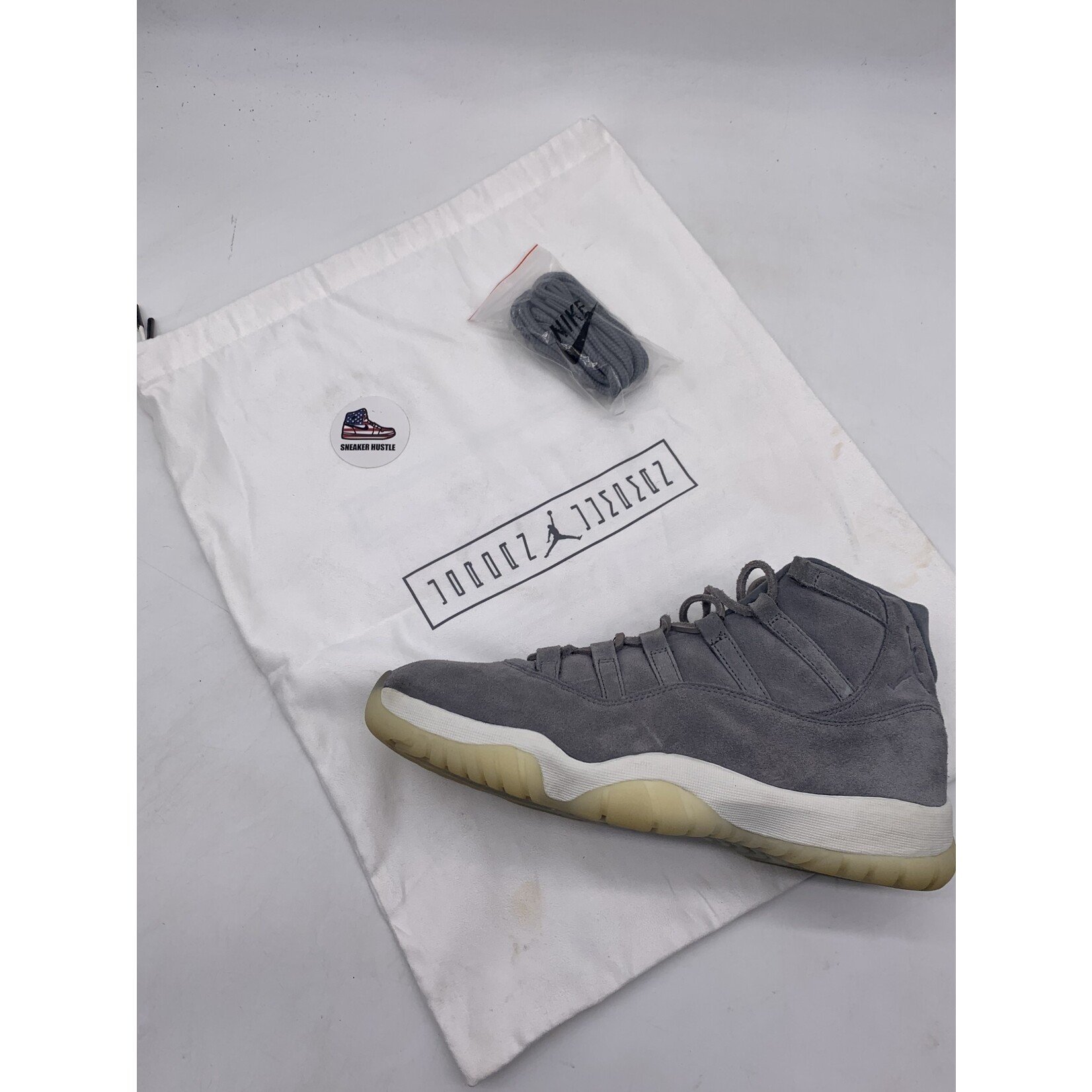 Air Jordan Jordan 11 Retro Pinnacle Grey Suede