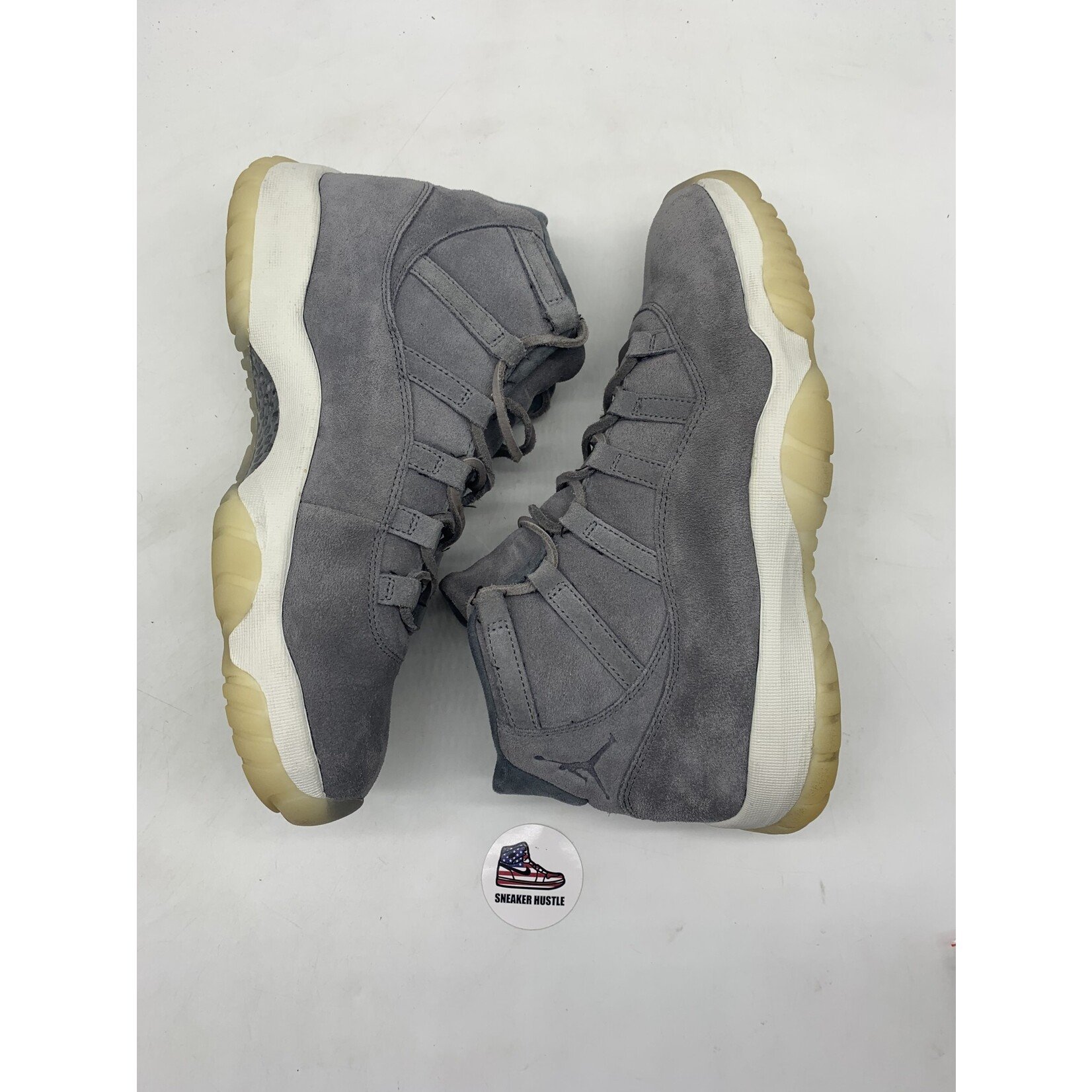 Air Jordan Jordan 11 Retro Pinnacle Grey Suede