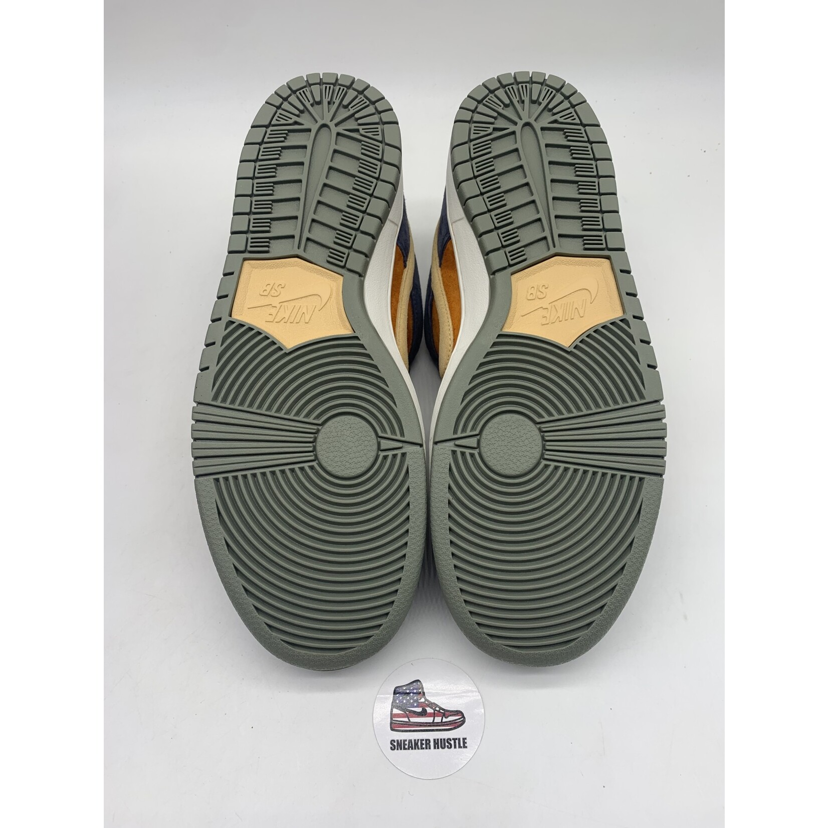 Nike SB Nike SB Dunk Low Light Carbon Monarch