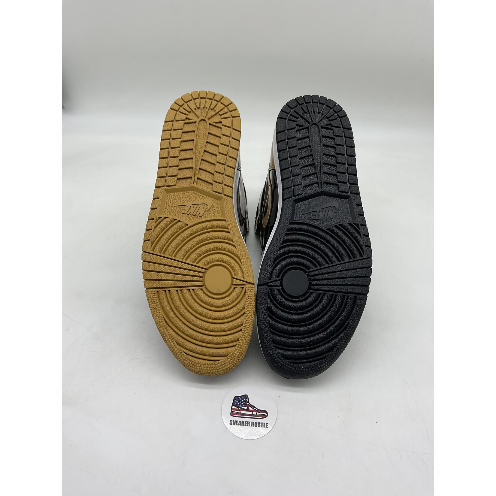 Air Jordan Jordan 1 Retro High Gold Top 3
