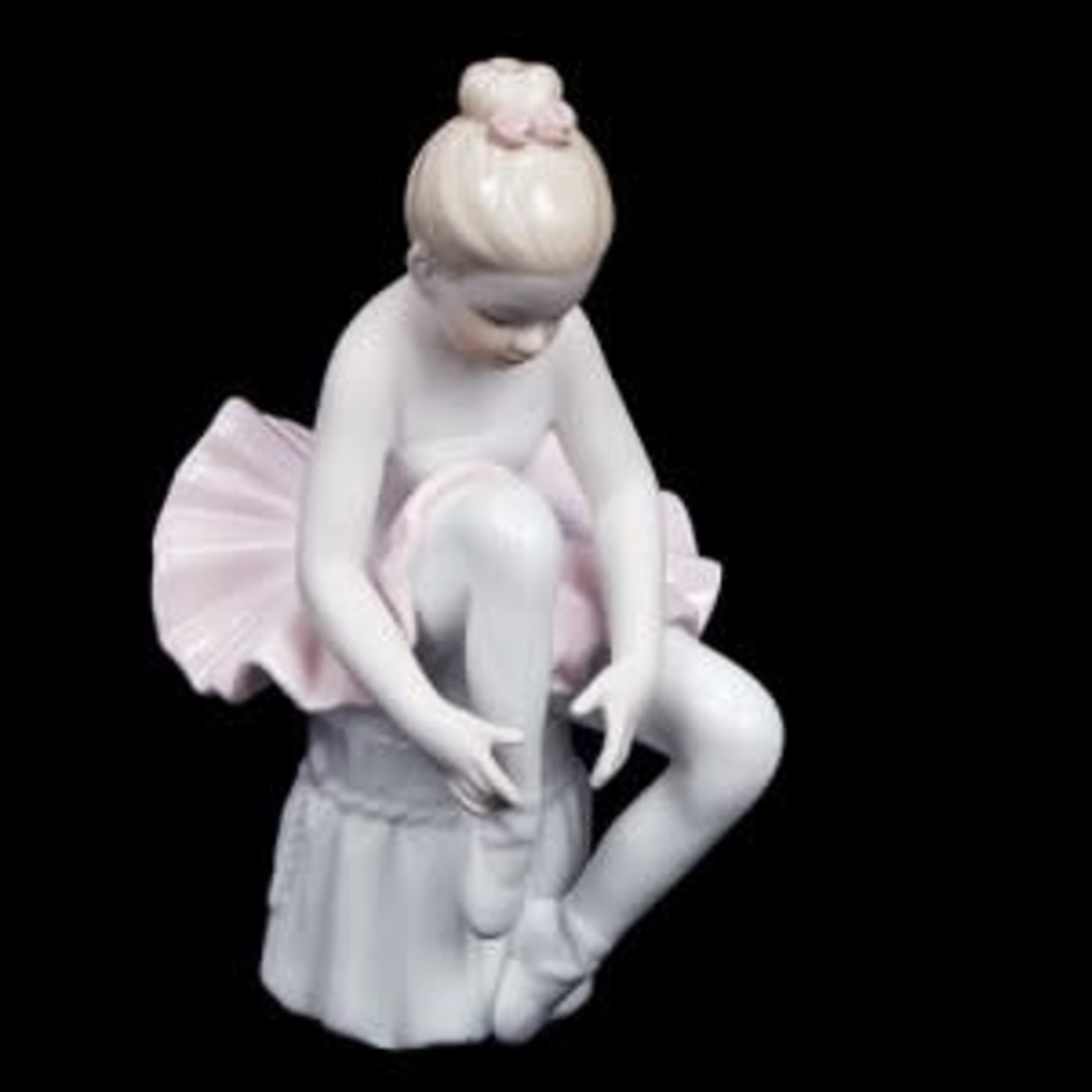Dasha 6018 Ceramic Ballerina Figurine
