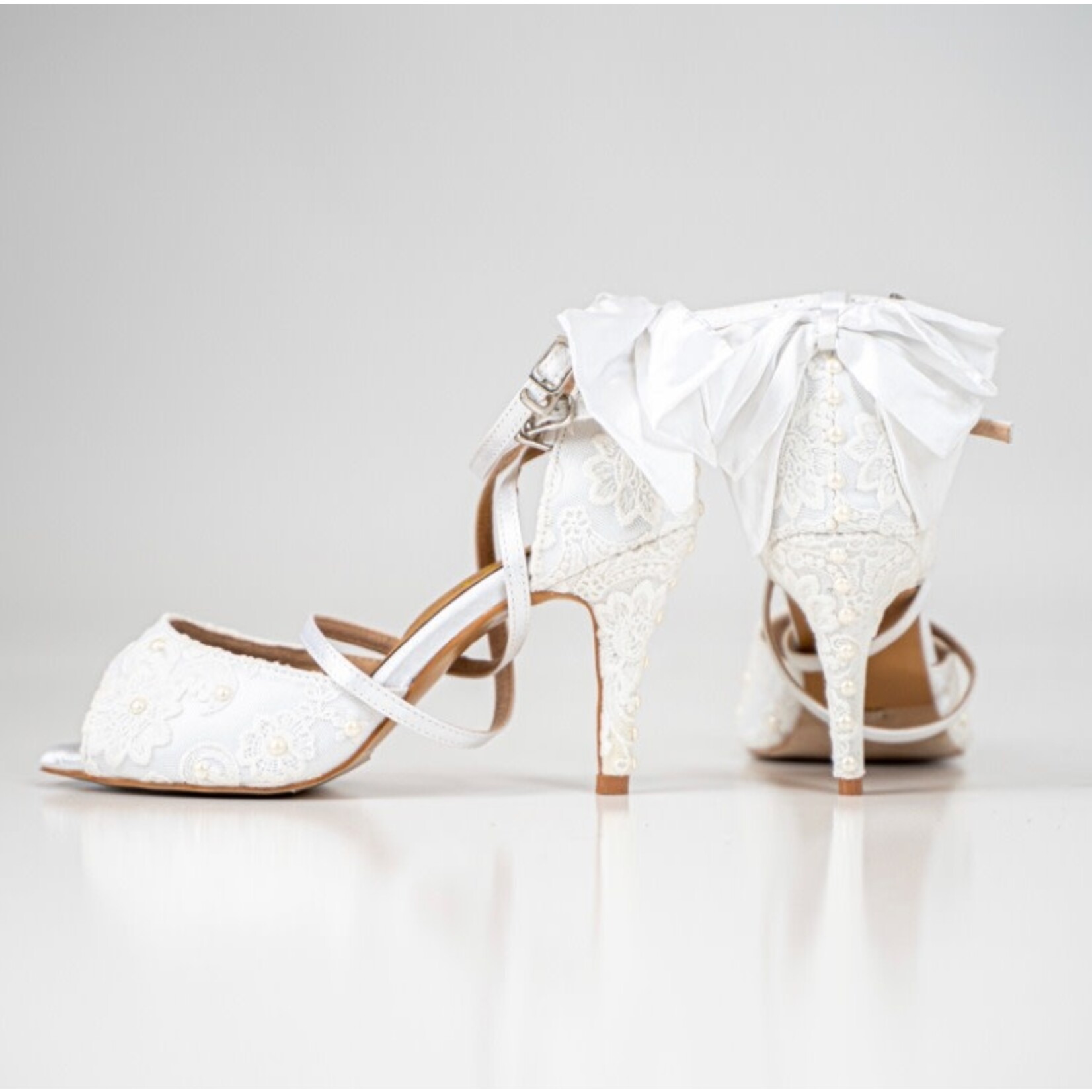 MyZiji MyZiji Pearl Bow Tie Dance Shoes